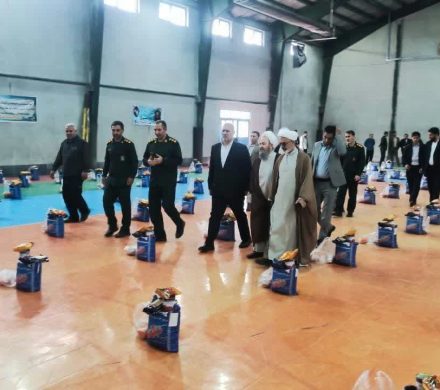 تعداد ۱۷۰۰ بسته معیشتی بین نیازمندان شهرستان شاهین دژ توزیع شد