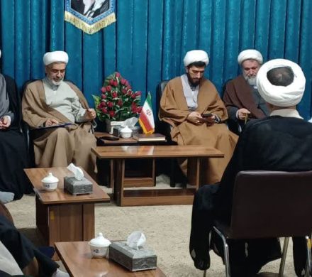 جلسه مبلّغین و روحانیون شهرستان تکاب با حجت الاسلام میرزائی و کوهی برگزار شد