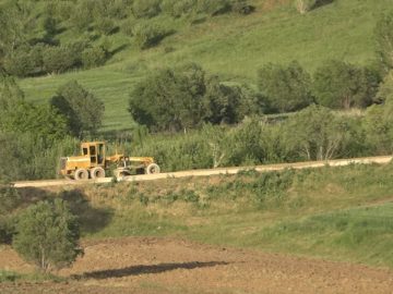 انعقاد تفاهم نامه‌ای بین راهداری استان و معدن پویا زرکان آقدره و متعاقب آن آسفالت ۶۰ کیلومتر از راه‌های روستایی