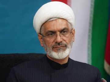 زحمات خبرنگاران بالاتر از زحمات رزمندگان نباشد کمتر نیست